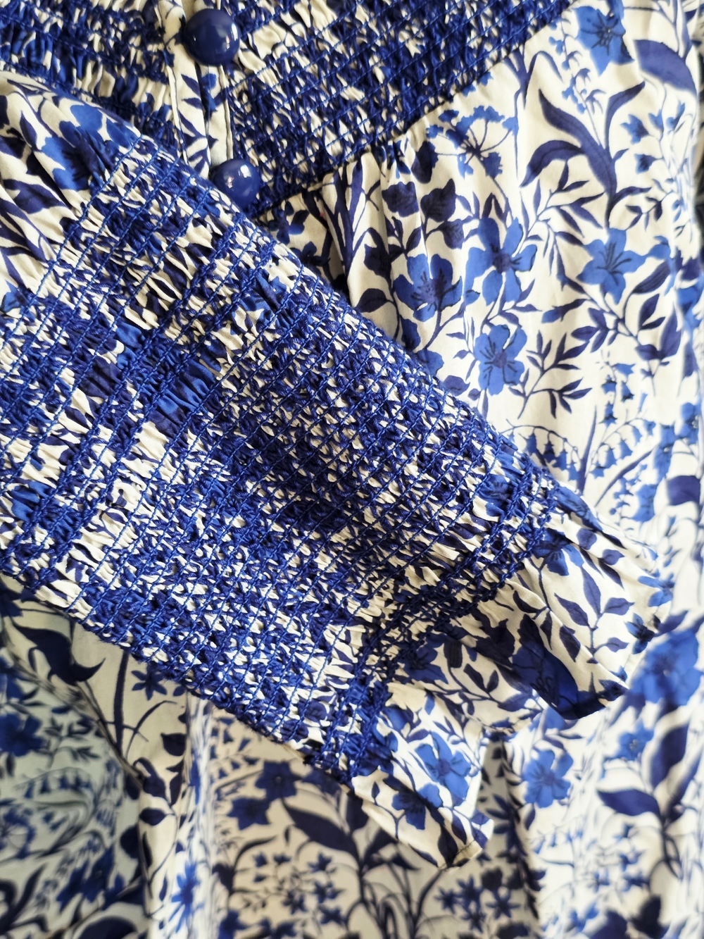 Hope for Flowers Tracy Reese Blue and White Floral Smocked Yoke Blouse Size L - Picture 6 of 9
